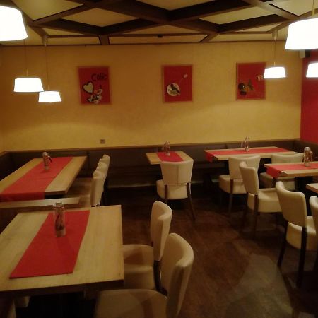 Gaststaette Peperoni Otel Biberach an der Riß Dış mekan fotoğraf