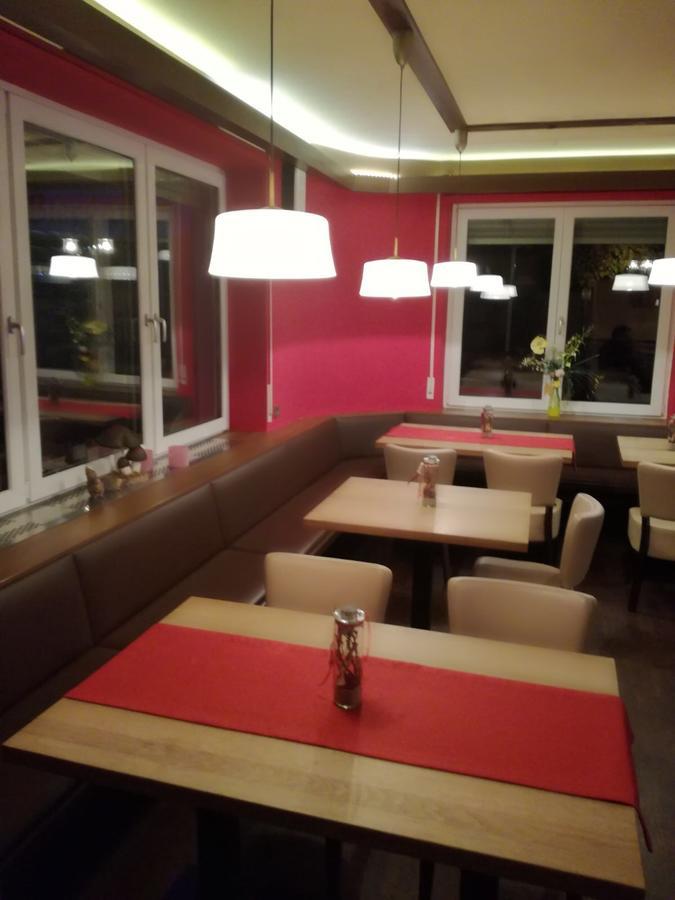 Gaststaette Peperoni Otel Biberach an der Riß Dış mekan fotoğraf